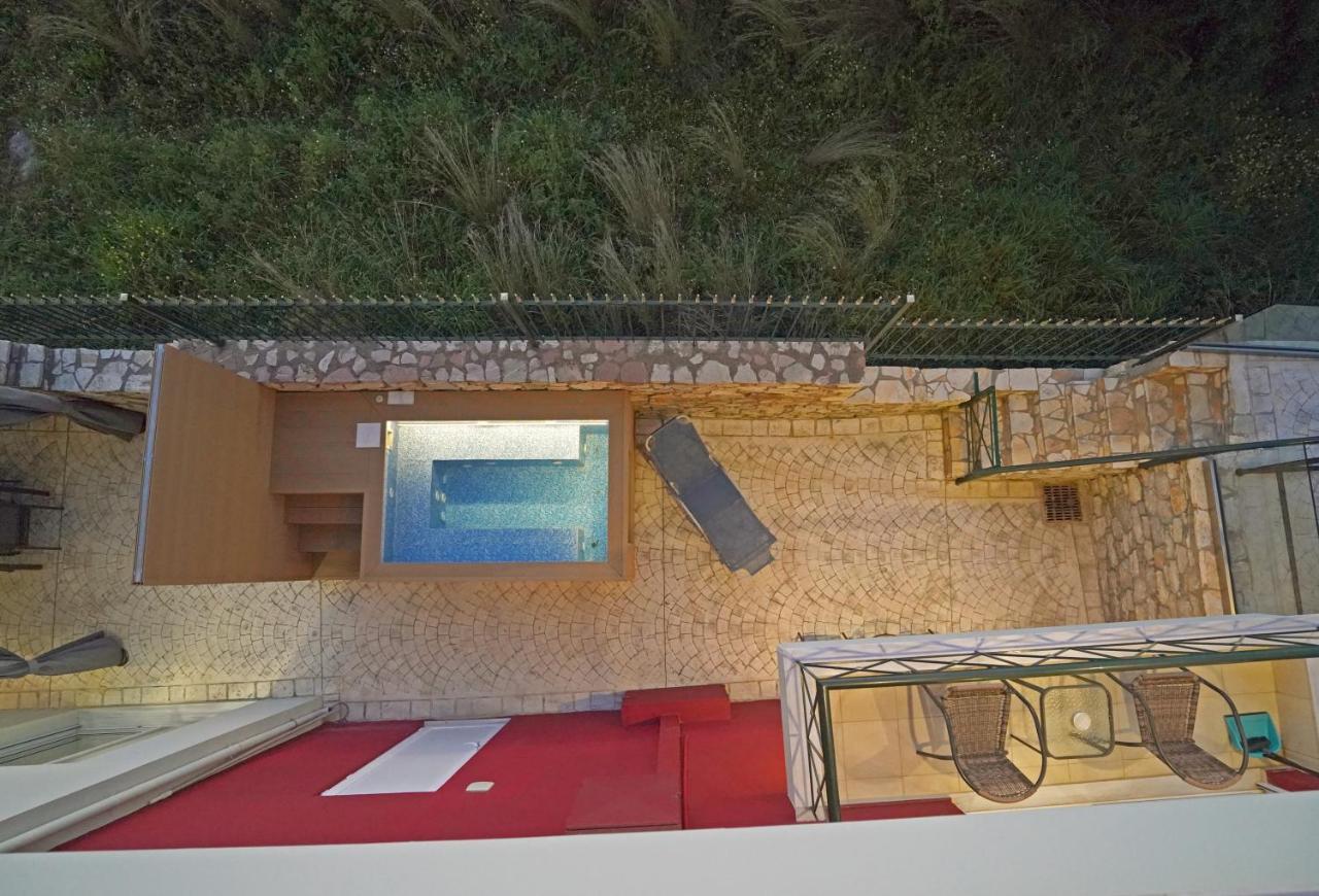 Semiramis Suites With Pool Kalamata Eksteriør billede