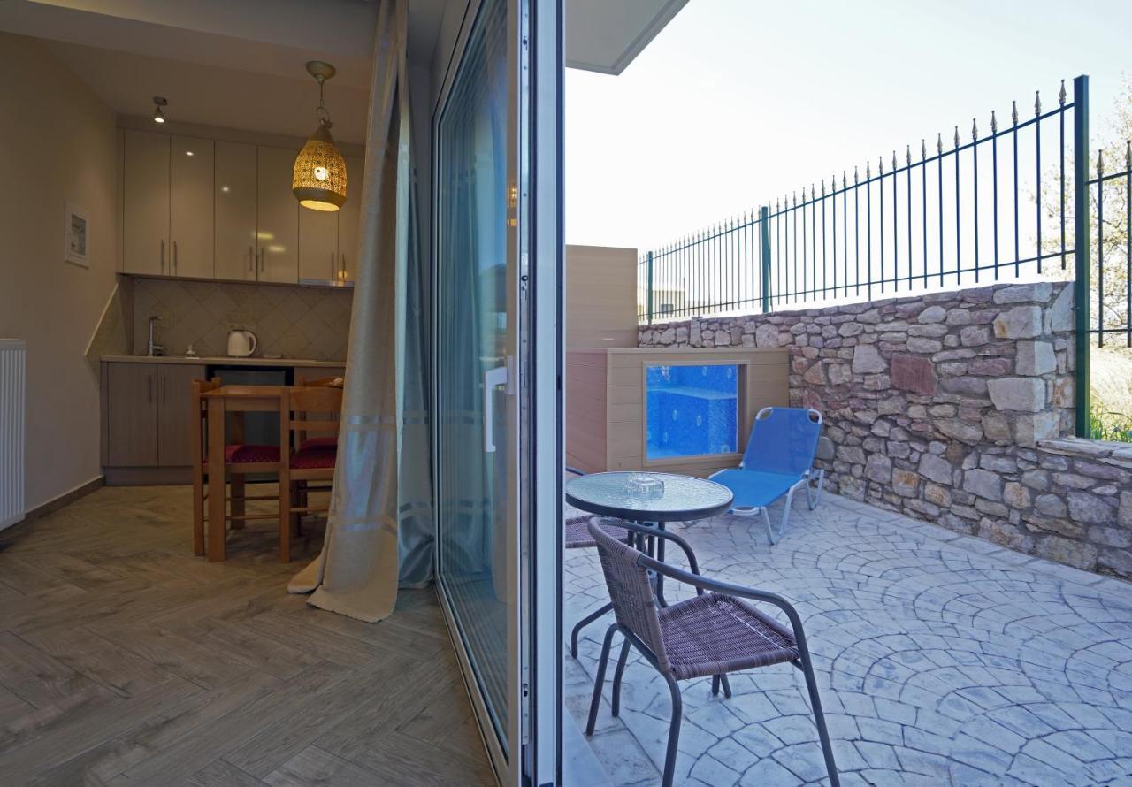 Semiramis Suites With Pool Kalamata Eksteriør billede
