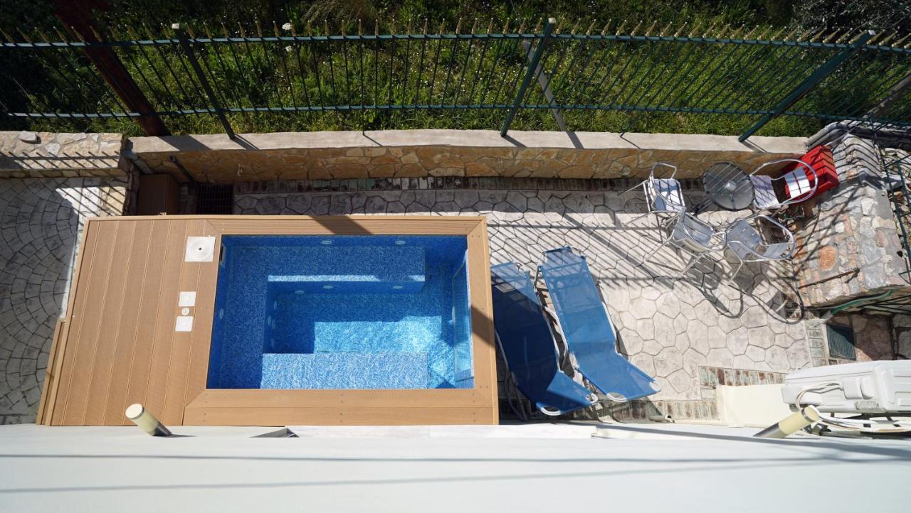 Semiramis Suites With Pool Kalamata Eksteriør billede