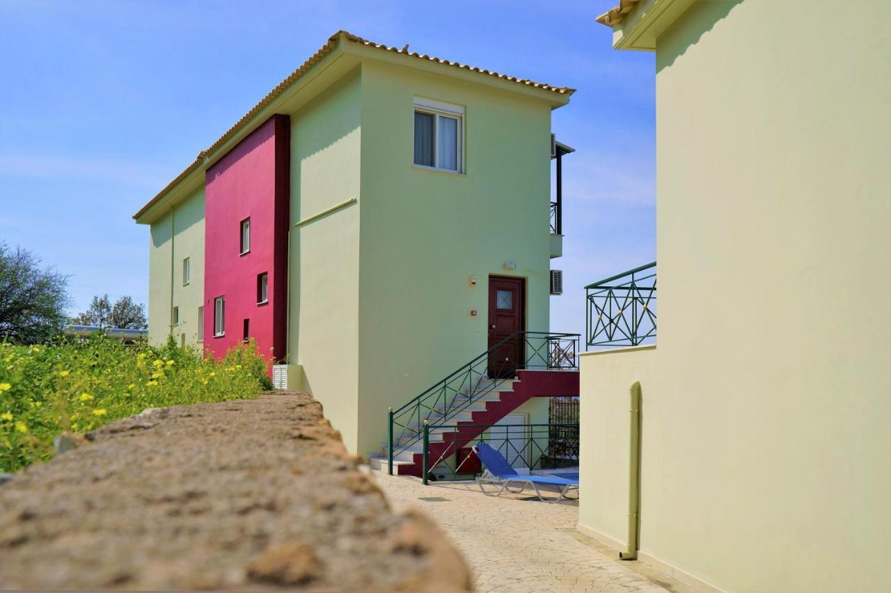 Semiramis Suites With Pool Kalamata Eksteriør billede