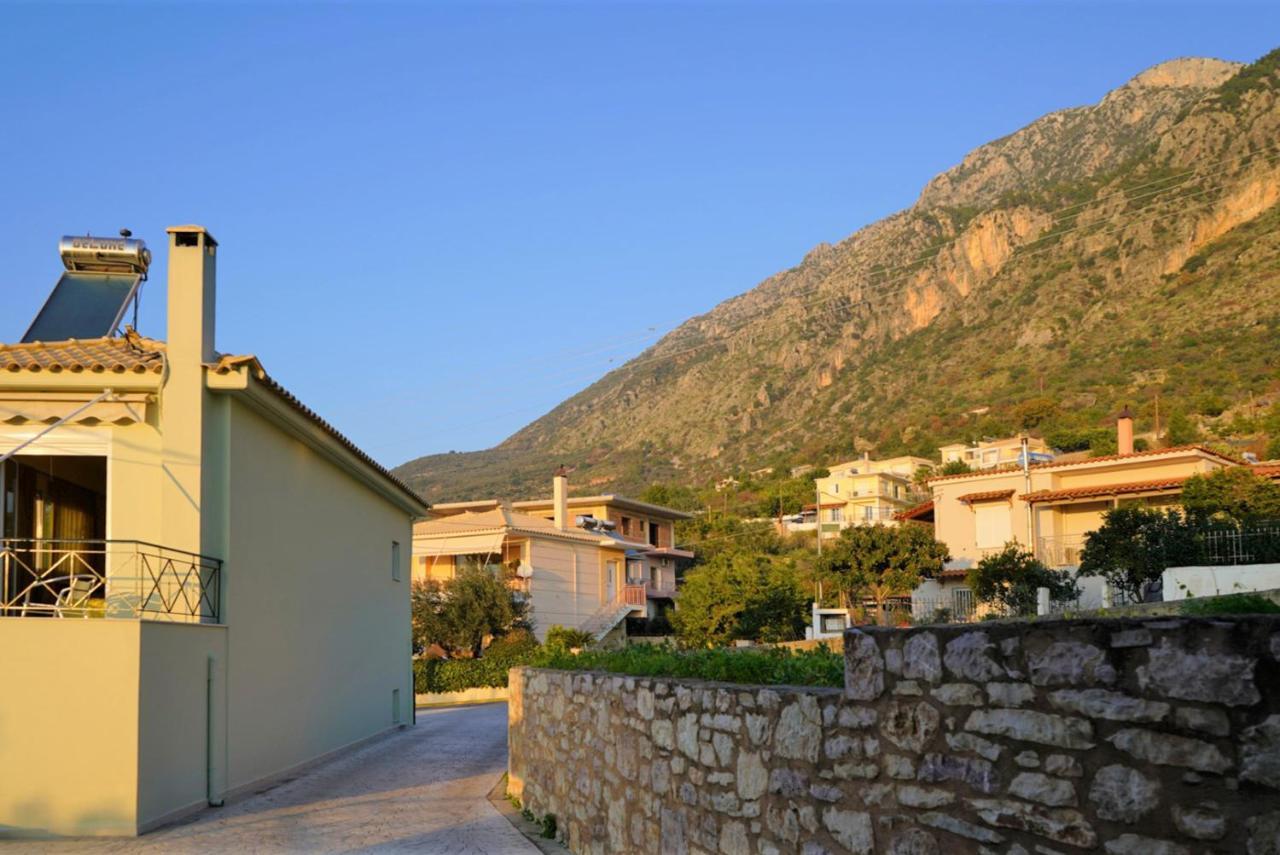 Semiramis Suites With Pool And Private Jacuzzi Kalamata Eksteriør billede