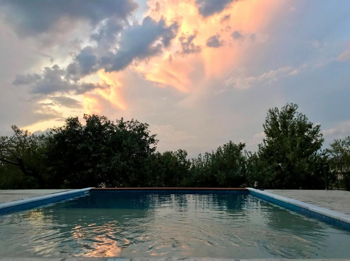 Semiramis Suites With Pool Kalamata Eksteriør billede