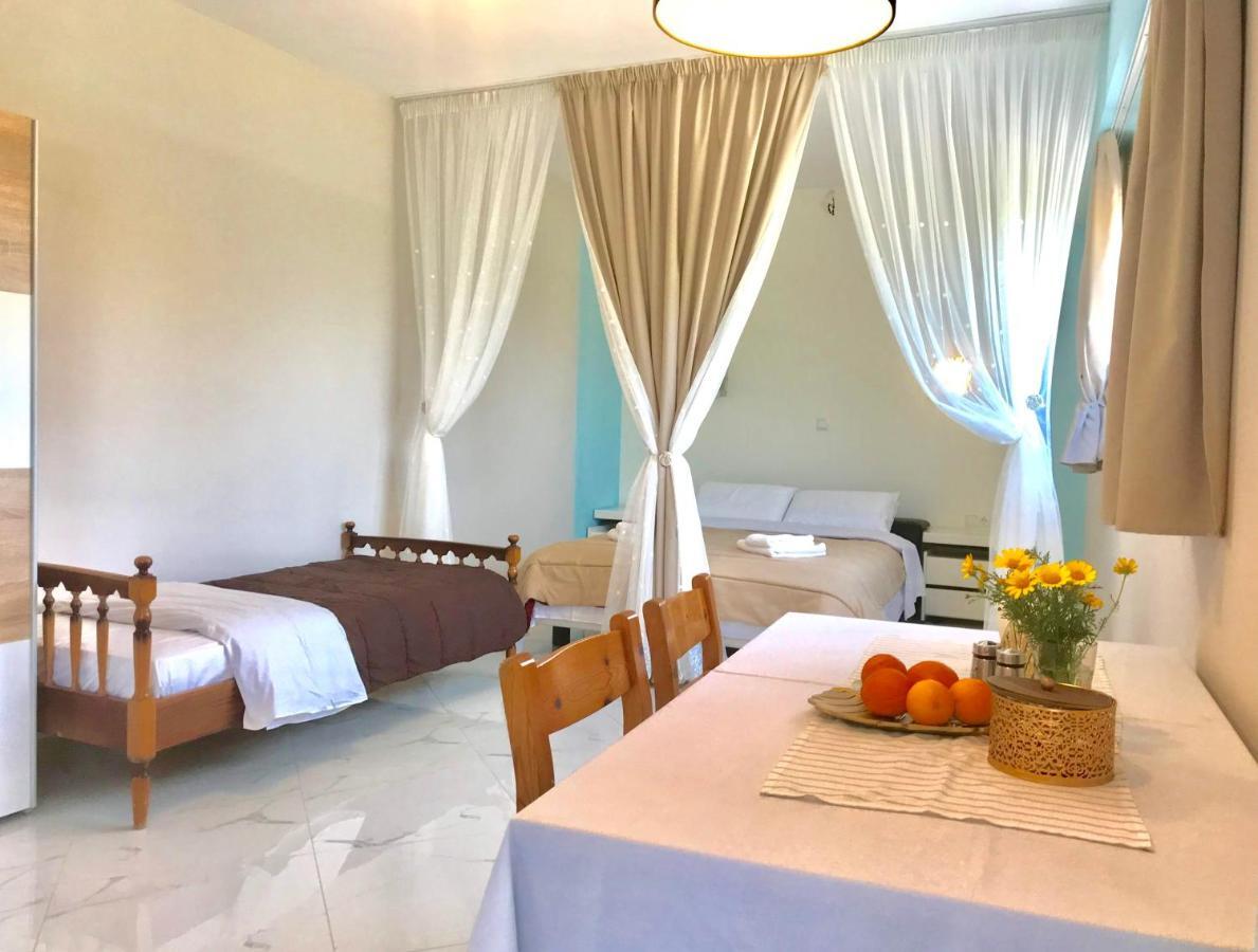 Semiramis Suites With Pool Kalamata Eksteriør billede