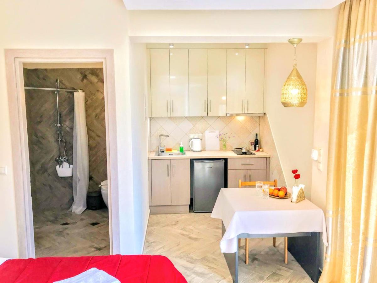 Semiramis Suites With Pool Kalamata Eksteriør billede